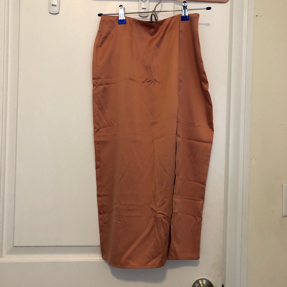 Skirt with side slit